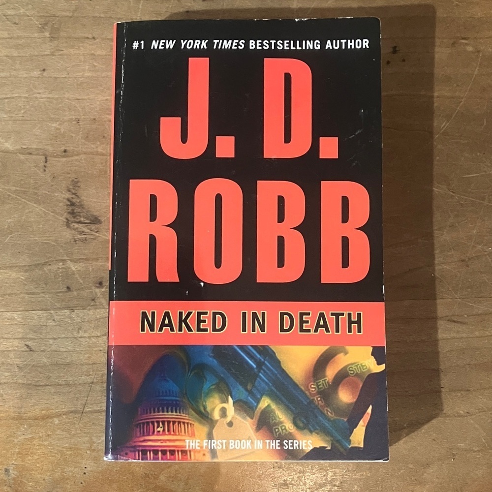 J.D. Robb - naked in death - Suspense paperback Book
